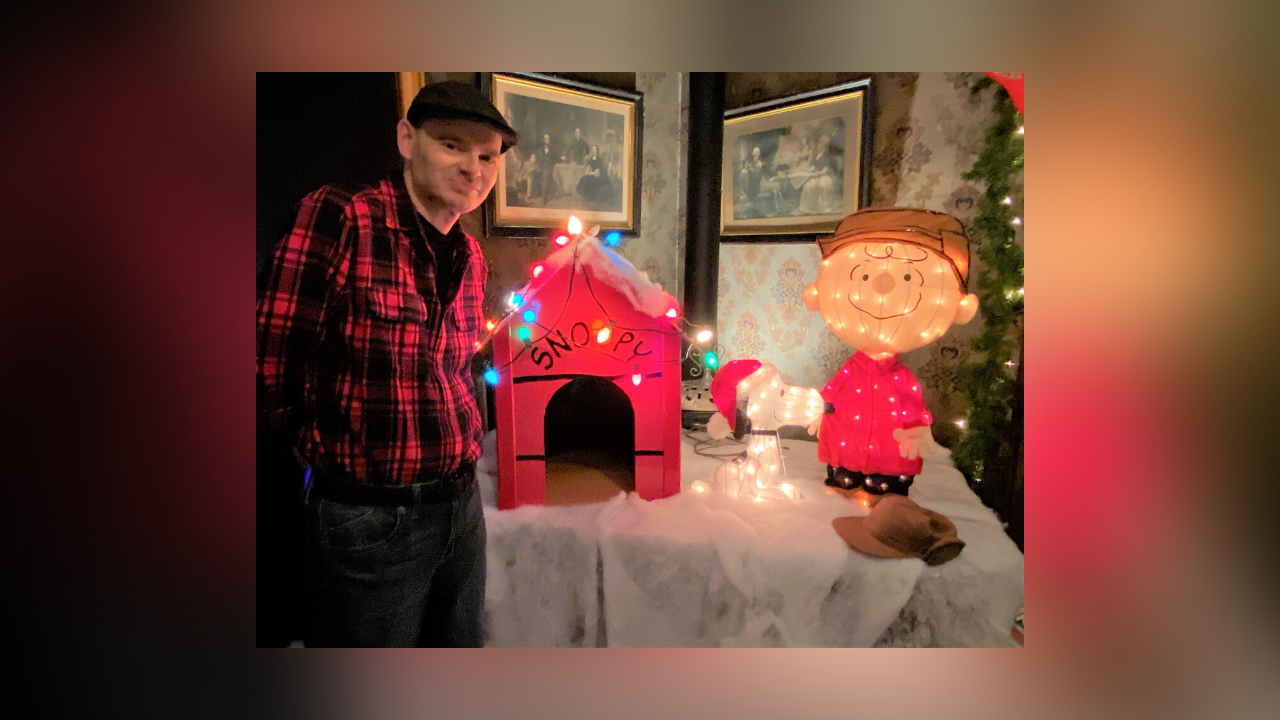 The Beacon-News: Participants go all out for displays at Aurora’s historic Tanner House